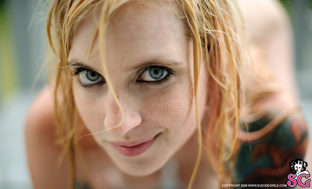 big+tits_blonde_net16_outside_rain_rigel_suicide+girls_tattoo_tits_wet+hair_31